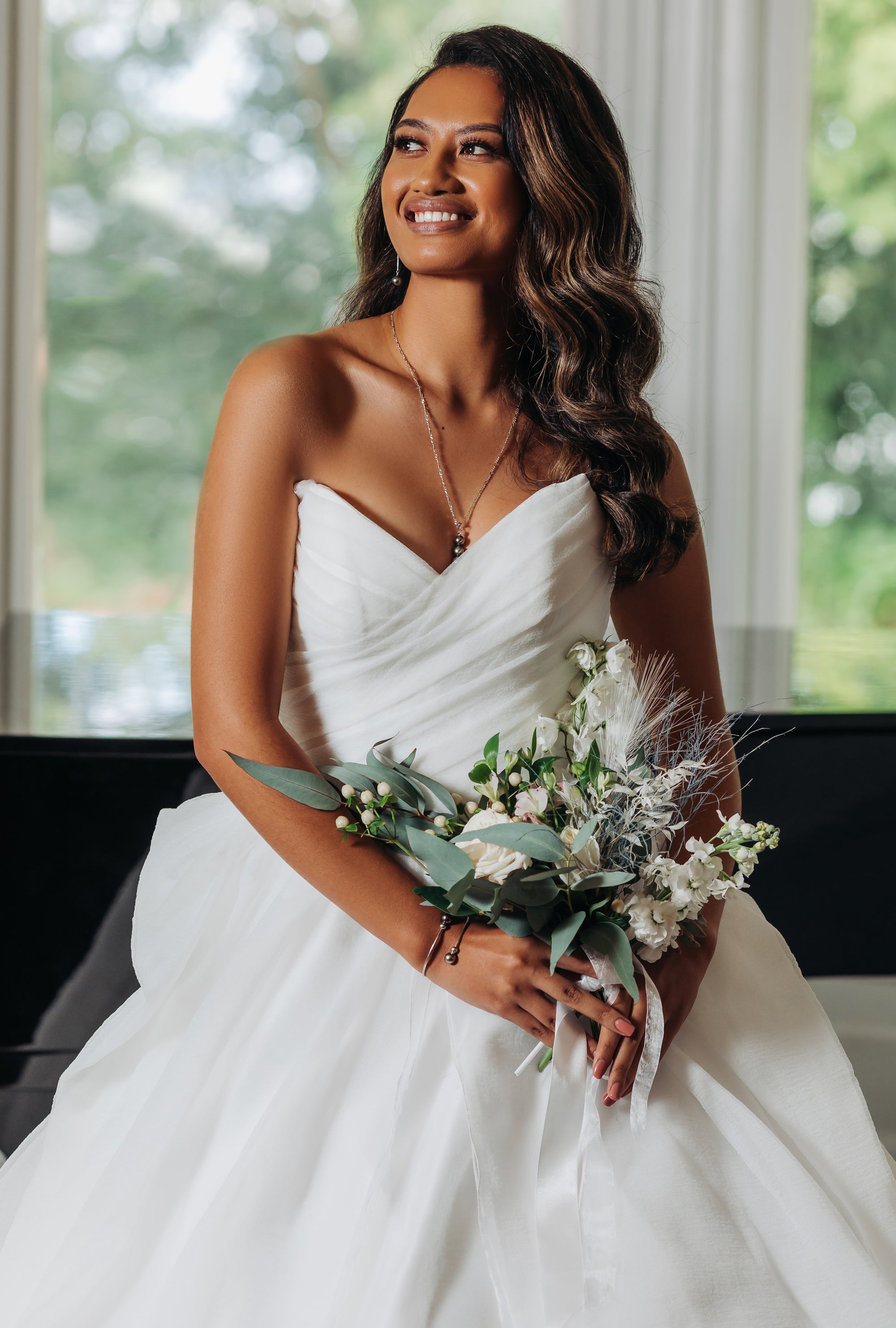 15 Reasons to Fall in Love With a Simple Wedding Dress